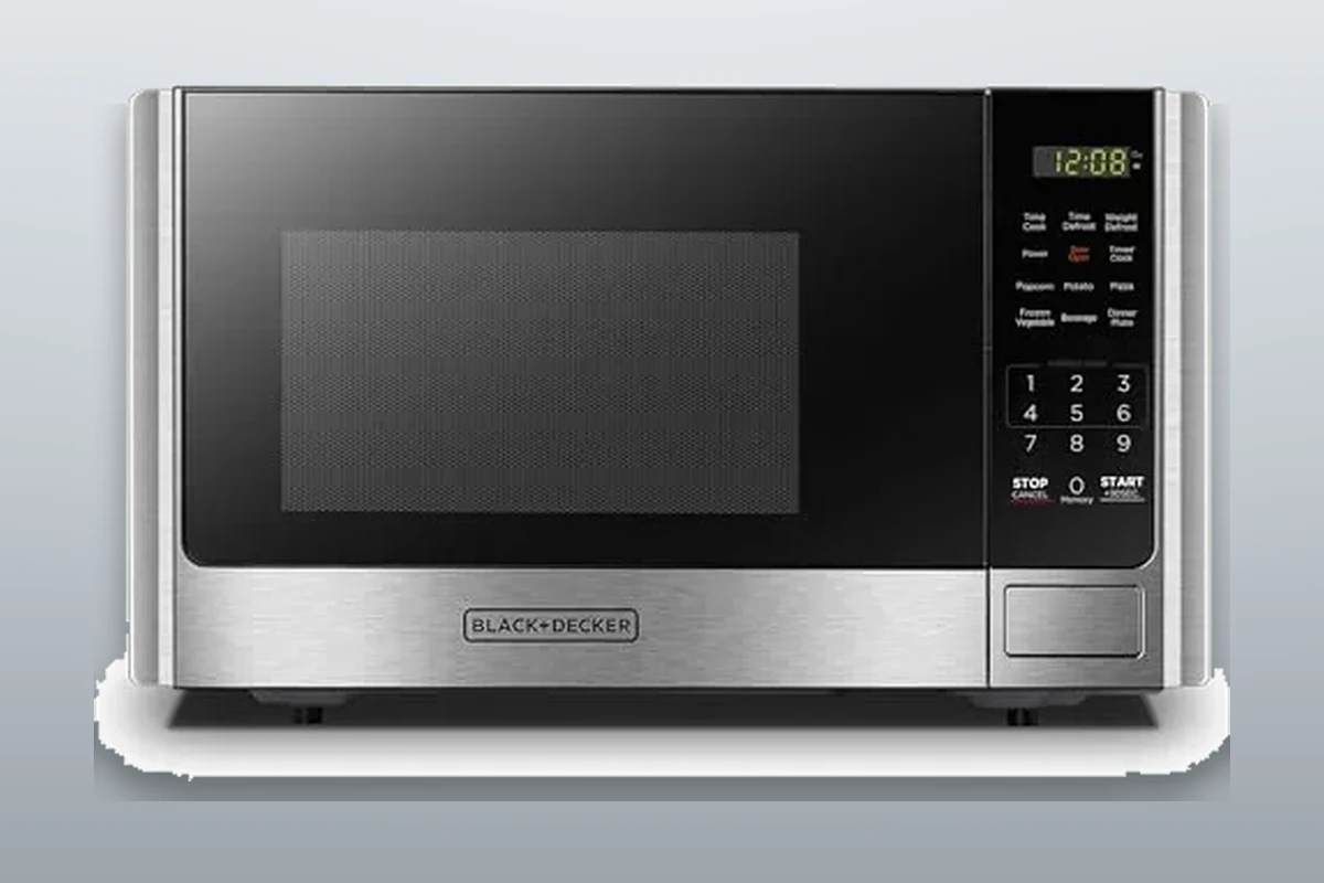 #8 — BLACK+DECKER EM720CB7 700W Microwave