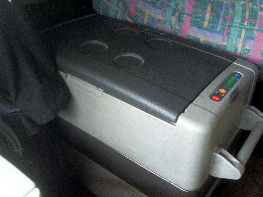 Portable 12V-style cooler